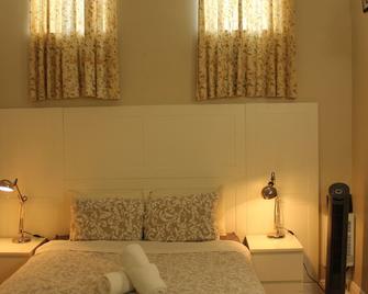 Kaisar Guest House - Toronto - Habitación