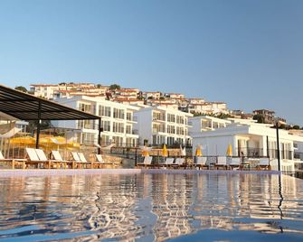 Ni Marin Hotel - Milas - Piscina