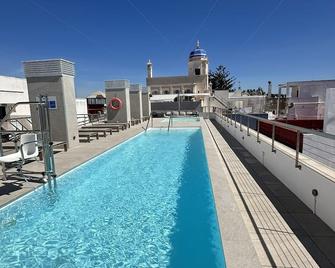 Goodnight Cádiz Apartments - Cadiz - Pool