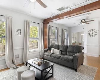 Updated 1 BR Home - Steps to 7th Ave - Tampa - Sala de estar