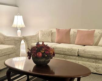 Elegant Spacious Private Unit w/FREE parking. Perfect for Family Stay! - Ottawa