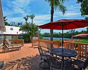 Lakefront Siesta Key Vacation Rental Home within Small Private Resort W/ Pool - Siesta Key - Patio