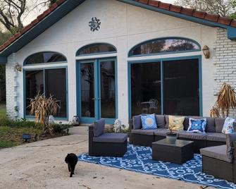Mansion Guest House in Serenity on Bayfront - Freeport - Patio