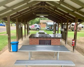Cootamundra Caravan Park - Cootamundra - Budova