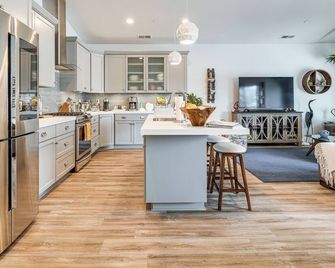 Half Moon Bay Vacation Rental 1 Mile to Beach! - Half Moon Bay - Kitchen