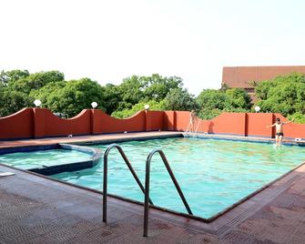 Hotel Sunny Midtown - Mahabaleshwar - Pool