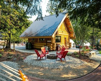 Boulder Mountain Resort - Revelstoke - Patio