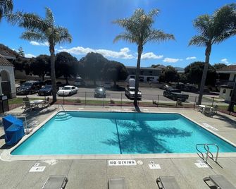 Motel 6 Lompoc Ca - Lompoc - Zwembad