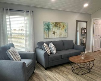 Still Waters - Grand Isle - Living room