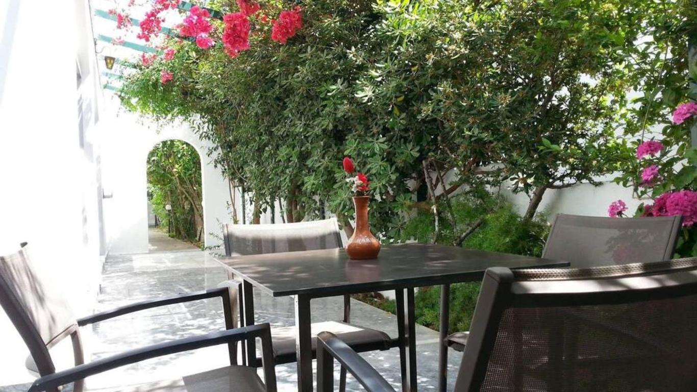 Karis Hotel