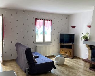 Quiet House For Vacationers Or Spa Guests - Rochefort - Obývací pokoj