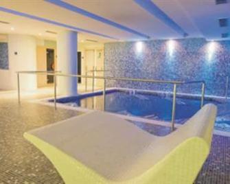 Wuau! Hotel Galanthus & Spa - Сольдеу - Басейн