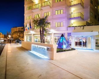 Hotel Europa - Latina - Gebäude