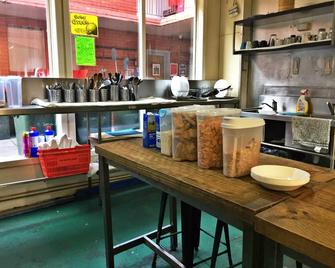 St Kilda Hostel - Melbourne - Phòng bếp