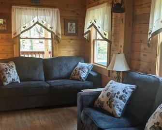 Getaway Lodge With Hot Tub - Altmar - Sala de estar