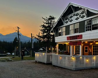Tekarra Lodge - Jasper - Building