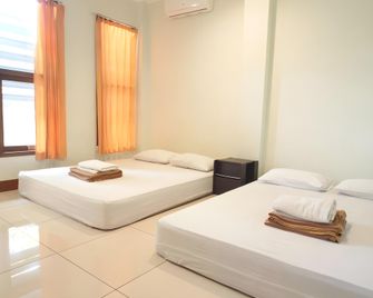 Ct 195 Guesthouse - Bandung - Schlafzimmer