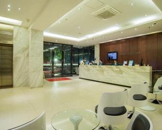 City Comfort Inn Liuzhou Huxi Bridge - Liuzhou - Recepción