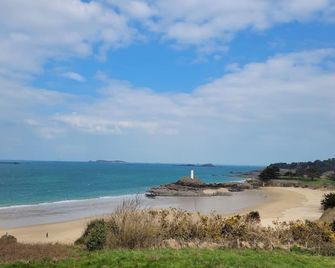 Appartement à 80 Mètres de la Mer, Chez L'habitant, en Rez-de-jardin - Saint-Lunaire - Plage