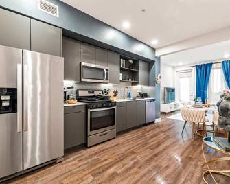 Alex 2BD Haven in Hollywood!Free parking and pool! - Los Ángeles - Cocina