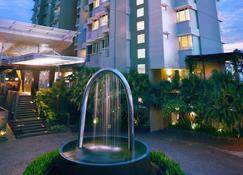 Aston Balikpapan Hotel and Residence - Balikpapan - Edifício