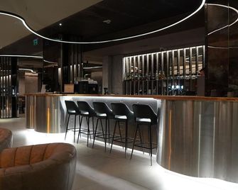 Aniroc Signature Hotel - ארד - בר