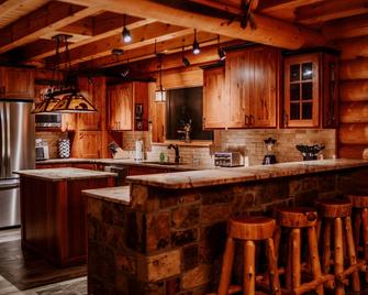 Rustic Riverfront Retreat w/ Hot Tub + River Access + Views - Northumberland - Kitchen