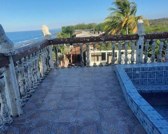 Lovely Seaside Casa in Need of Repairs - Diriamba - Balcón