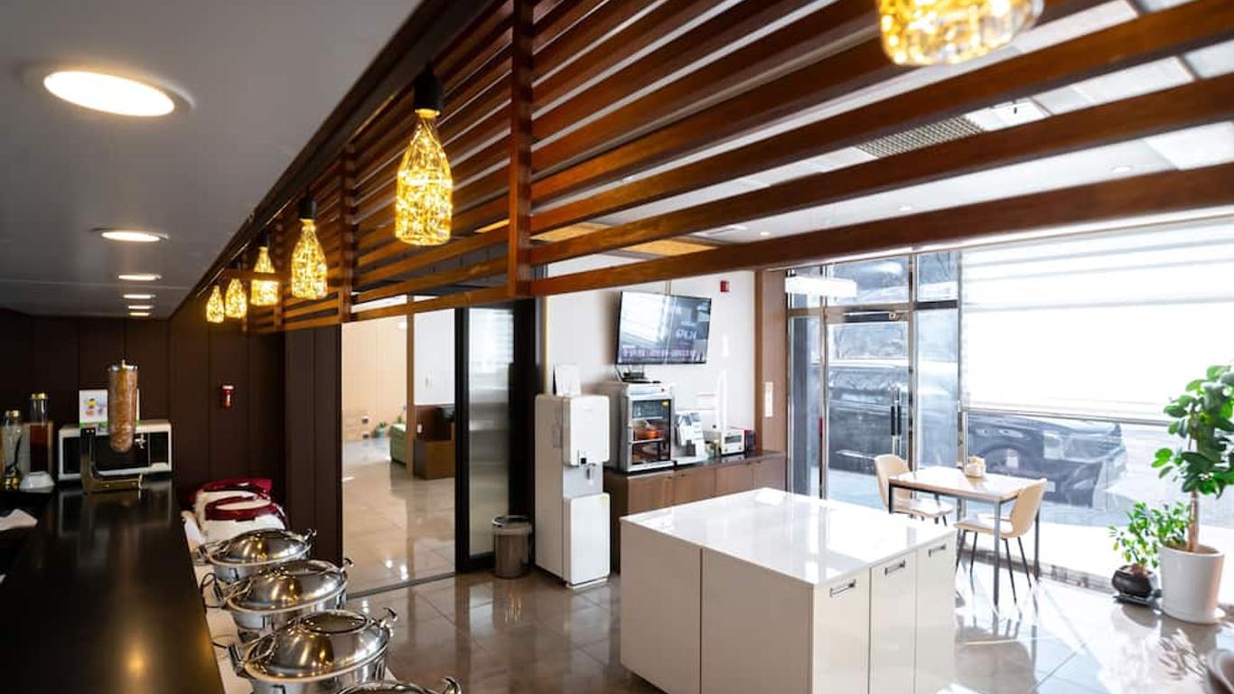 The 7 Business Hotel