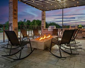 Fairfield by Marriott Inn & Suites Corinth South Denton Area - Corinth - Balcony