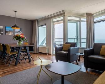 Comfortable apartments with a stunning view over the Westerschelde. - Vlissingen - Huiskamer