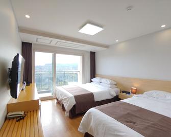 Jeju Lavender Hotel - Seogwipo - Bedroom