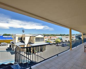 Shoreline Motel - Napier - Balcony