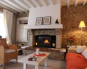 Spacious house near Cherbourg with enclosed garden and pets allowed - Gonneville-Le Theil - Salon