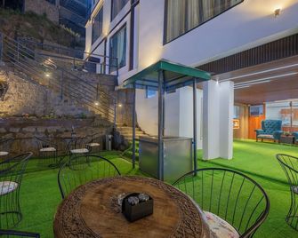 The Chalet Homestay I Luxury Rooms I Kasauli - Kasauli - Patio