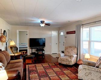 Near Licking, MO. Close to Montauk State Park and Ozark National Scenic Riverway - Licking - Sala de estar