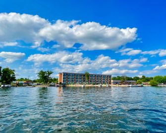 Holiday Inn Detroit Lakes - Lakefront By IHG - Detroit Lakes - Building