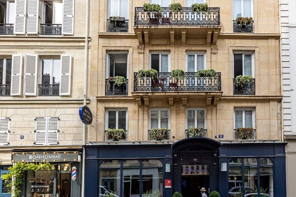 Building view of Hotel Diva Opera