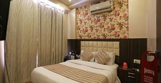 Oyo 1807 Hotel Platinum Inn - Prayagraj - Bedroom