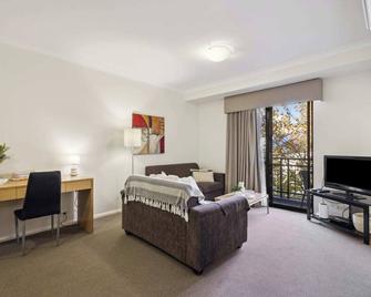 Urban Serenity 2 Bedroom Apt with Stunning Views - Perth - Living room