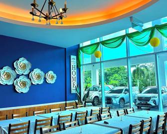 Stirling Suites Hotel & Serviced Apartment - Мірі - Ресторан