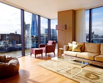 Cheval Three Quays - London - Living room