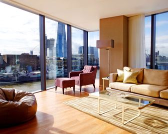 Cheval Three Quays - London - Living room