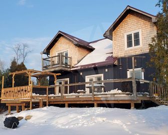 ●Rustic stylish Waterfront Cottage●Fishing●Kayaking●Cross country skiing - Belleville - Building