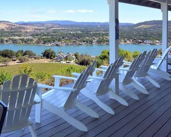 Vineyard Setting With 180 Panoramic Lake - Lower Lake - Balcony