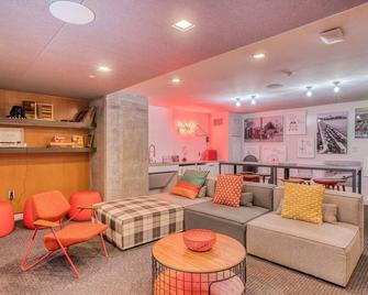 Comfy Kendall Square 1BR w/ Gym, W/D near MIT & River by Blueground - Cambridge - Lounge