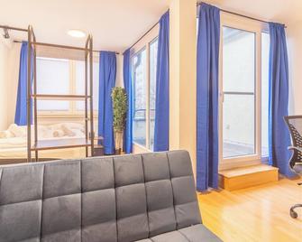 Balkon, 4k TV, Kaffee, Netflix - Bad Dürrenberg - Wohnzimmer