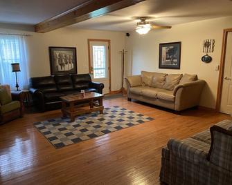 Relaxing & Delightful Lakefront House on Coldwater Lake in Shawnee Shoals - Coldwater - Huiskamer