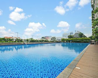 Sarwa by Kozystay - Paskal - Bandung - Piscine