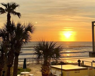 Sea Shells Beach Club - Daytona Beach
